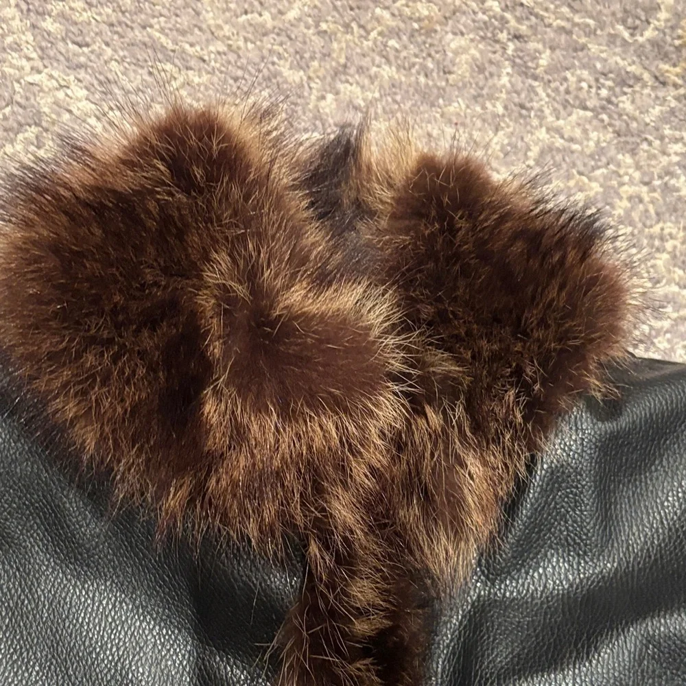 Black 100% Leather Vest with Real Brown Fur Trim in L - Picture 5 of 10